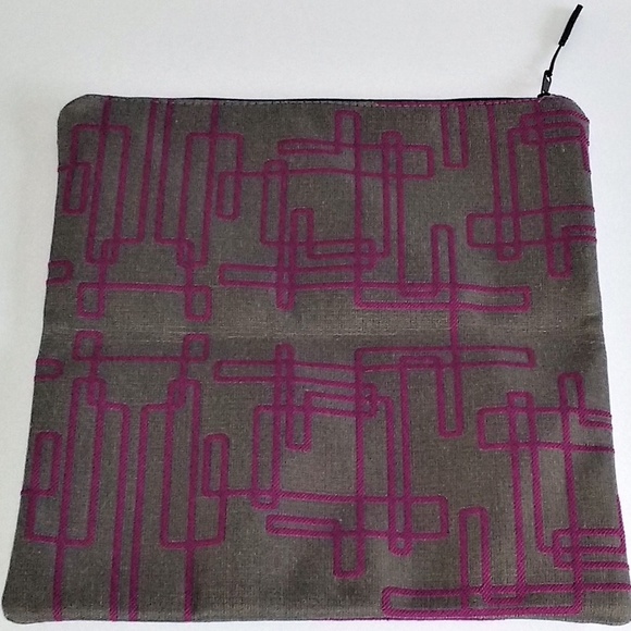 *D.L. Couch Gray with Fuchsia Linear Design Bag - Picture 2 of 6